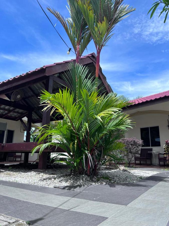 Dhania Cenang Beach Motel Pantai Cenang  Exteriör bild