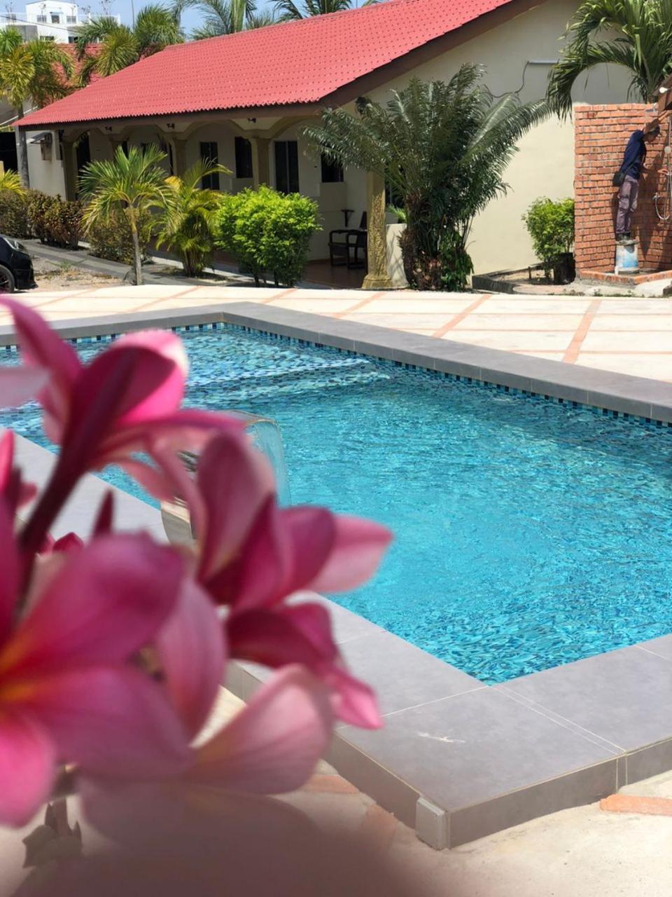 Dhania Cenang Beach Motel Pantai Cenang  Exteriör bild