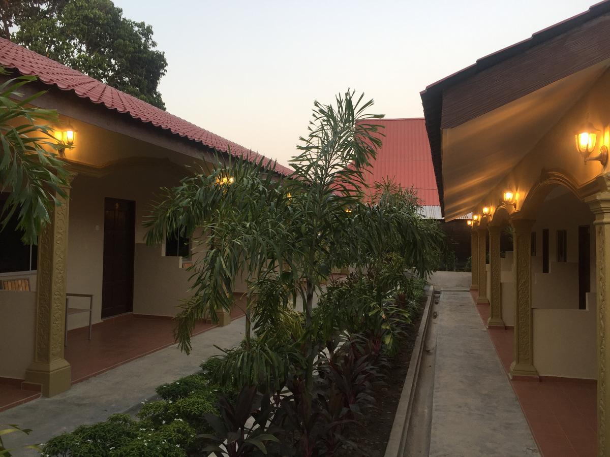 Dhania Cenang Beach Motel Pantai Cenang  Exteriör bild