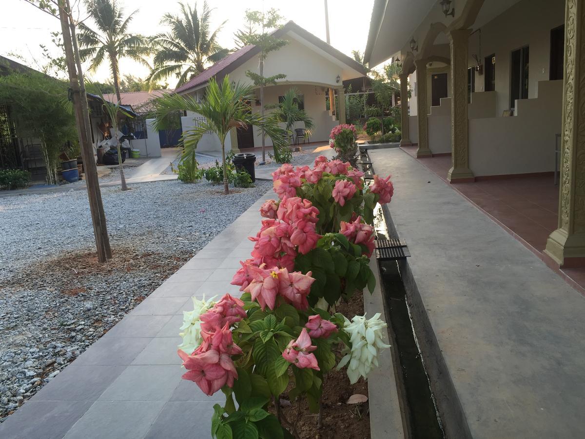 Dhania Cenang Beach Motel Pantai Cenang  Exteriör bild
