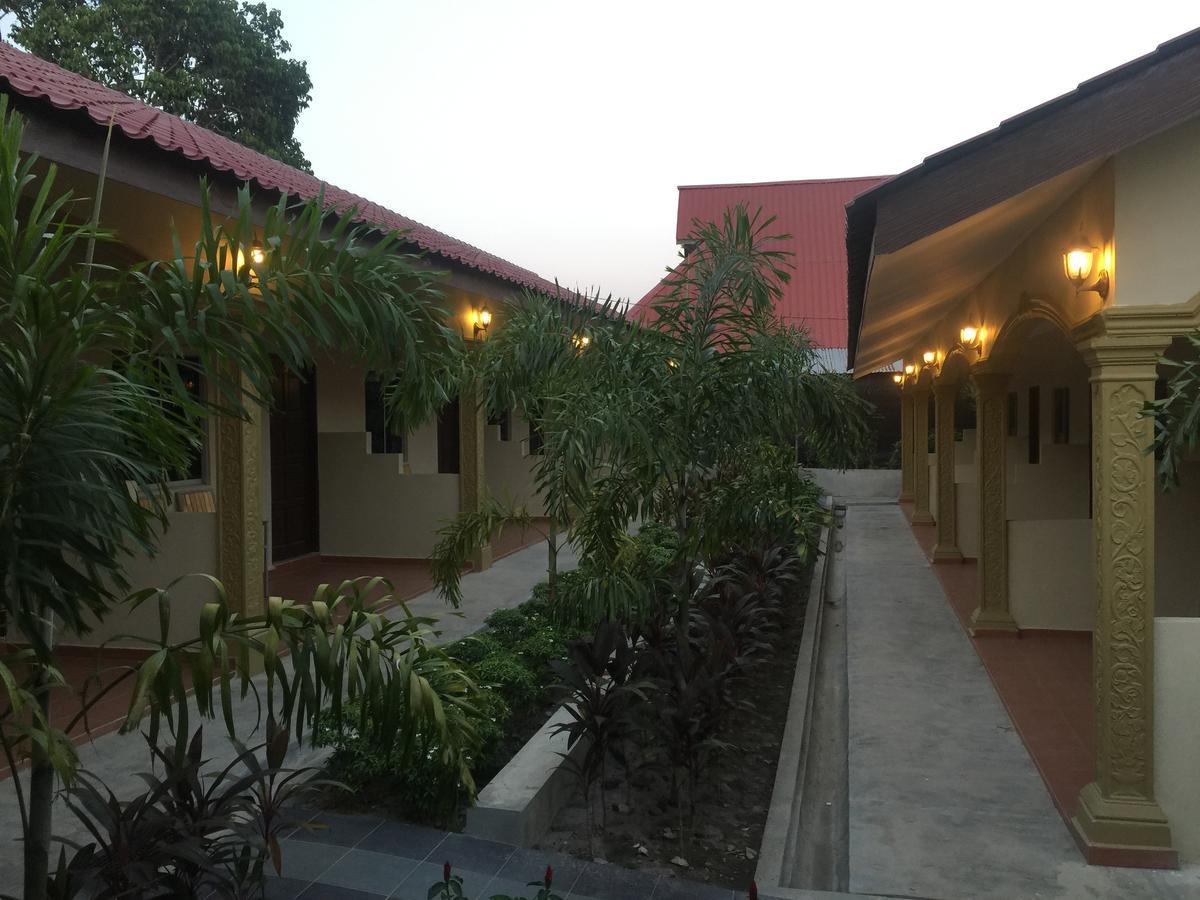Dhania Cenang Beach Motel Pantai Cenang  Exteriör bild