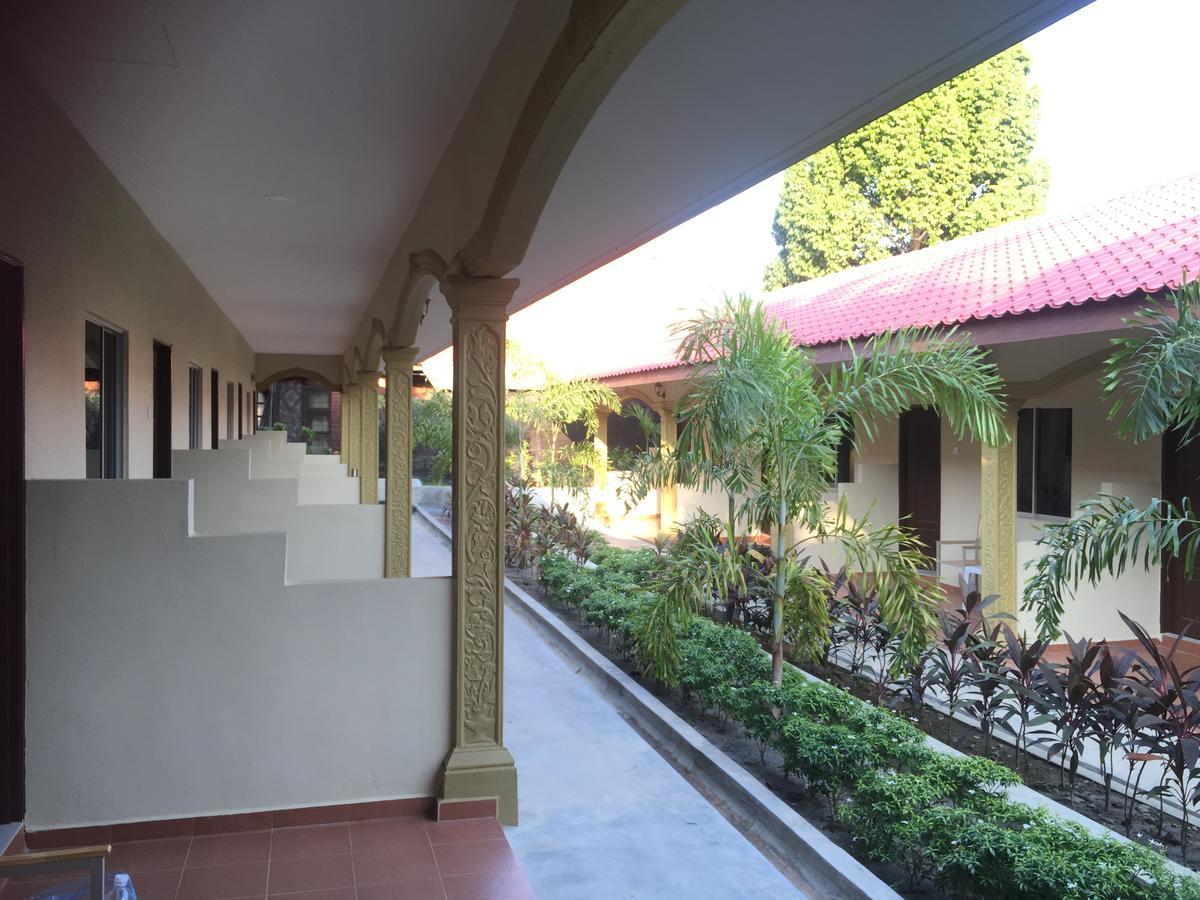 Dhania Cenang Beach Motel Pantai Cenang  Exteriör bild