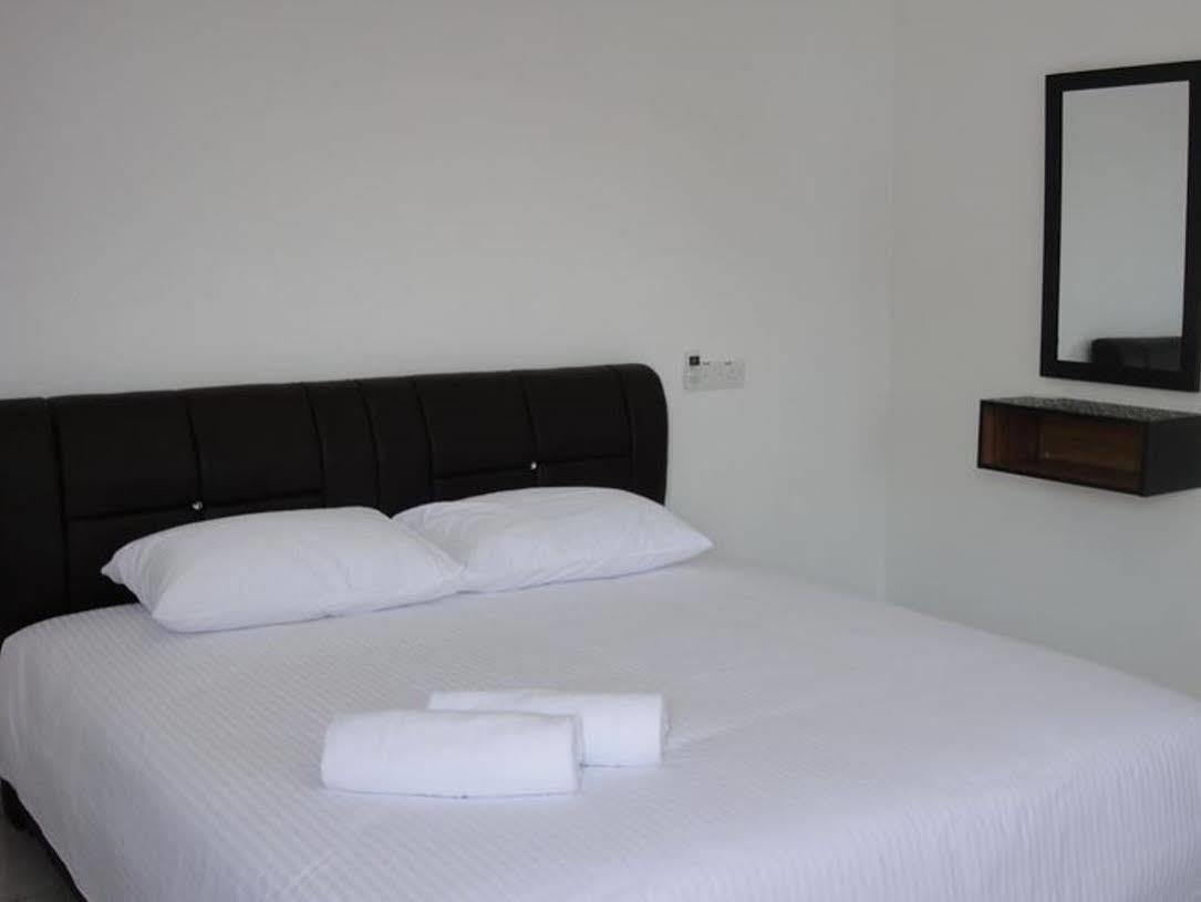 Dhania Cenang Beach Motel Pantai Cenang  Exteriör bild